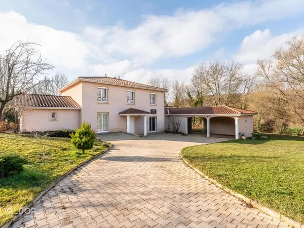 Maison familiale sur un terrain de 2400 m²