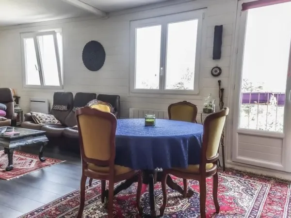 T4 dernier étage + cave et garage