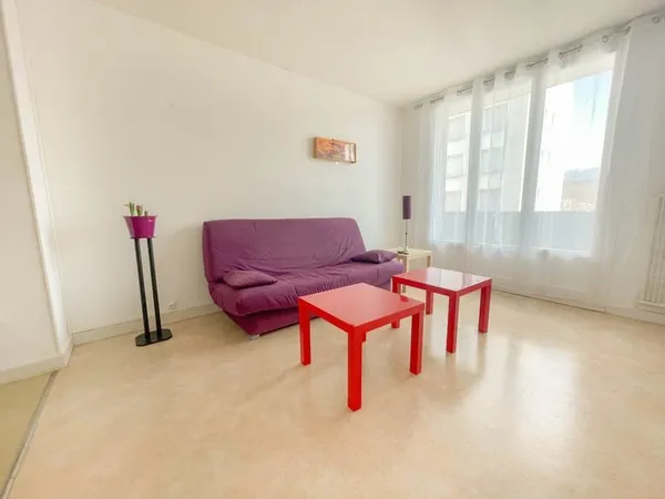 Appartement 3 pièces + cuisine avec balcon