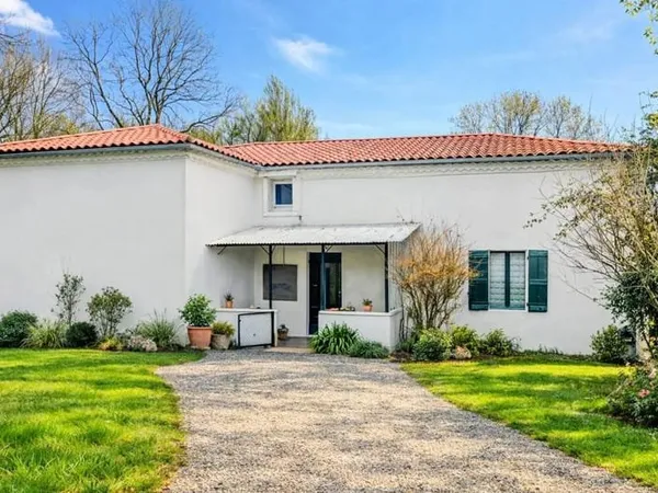 Maison 6 pièces et dépendances à Lacour