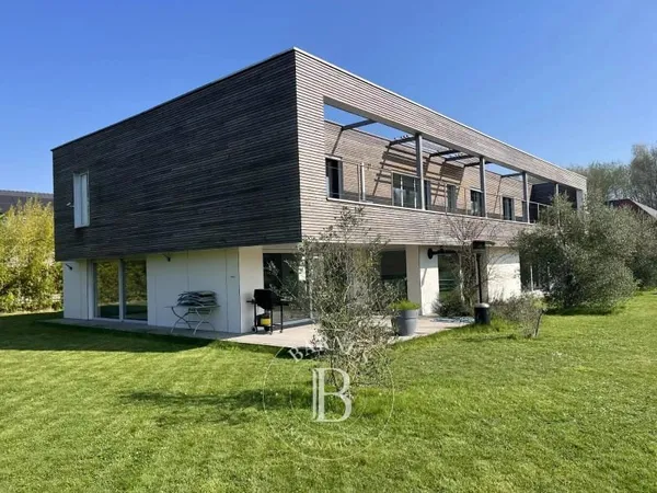 Maison 6 pièces 348 m²