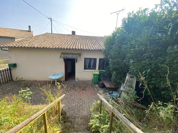 Maison de village-Terrain-Garages