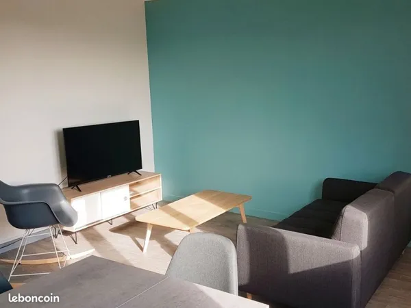 Chambre meublée dans colocation rénovée