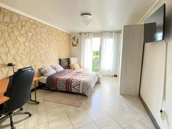Chambre meublée 11m² – Tout inclus 550 – Eligible