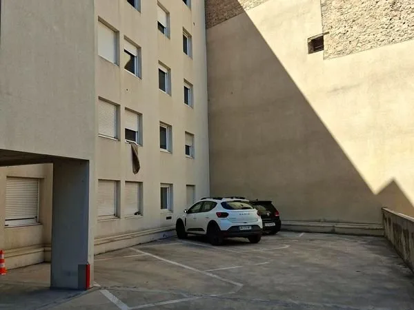 Place de parking à louer - parking fermé et sécurisé - Montpellier centre