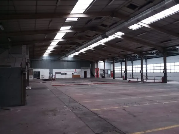 49 -Angers, en ZI 1ère couronne, locaux d'activité 2000 m2 à louer..