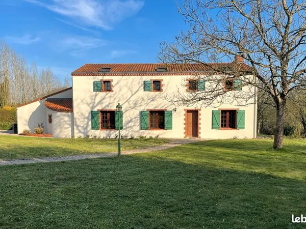 Maison 10 pièces 205 m²