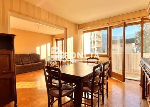 BONNEVILLE : Appartement T4 BIS avec cave et garage