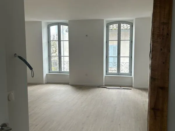 À louer T 3 entièrement rénové centre ville