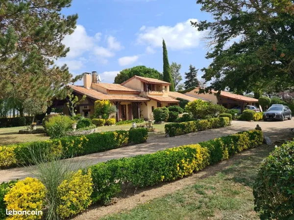 Maison T7 sur côteaux de Lanta