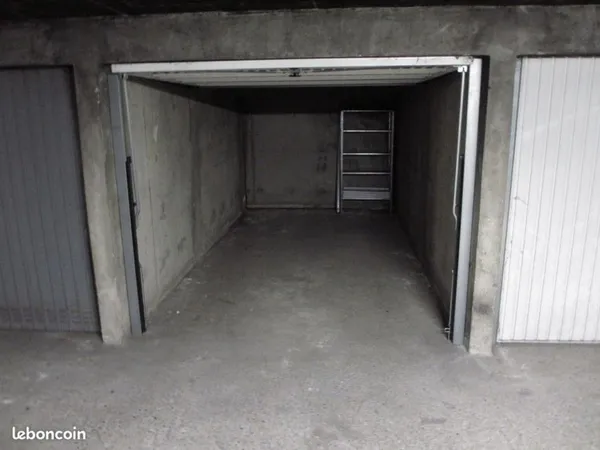 Garage Box fermé Bvd du 11/11 Villeurbanne