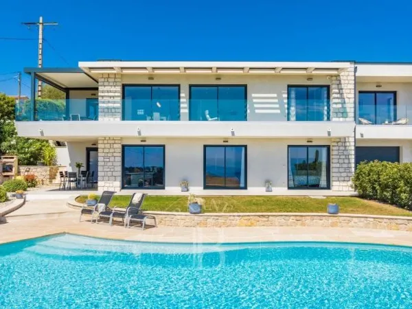 HAUTEURS DE CANNES - VILLA CONTEMPORAINE VUE MER PANORAMIQUE -
