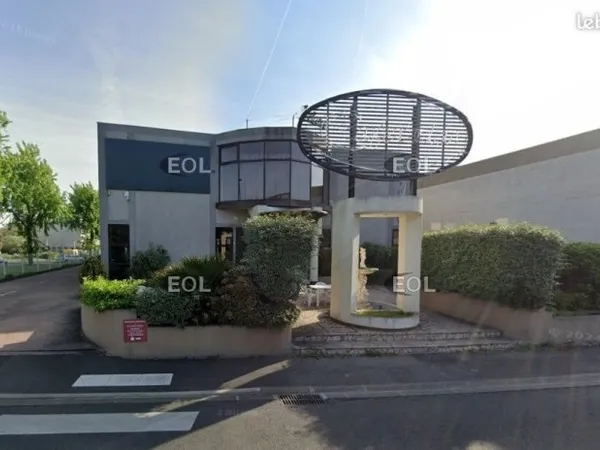 Local bureaux 589 m²