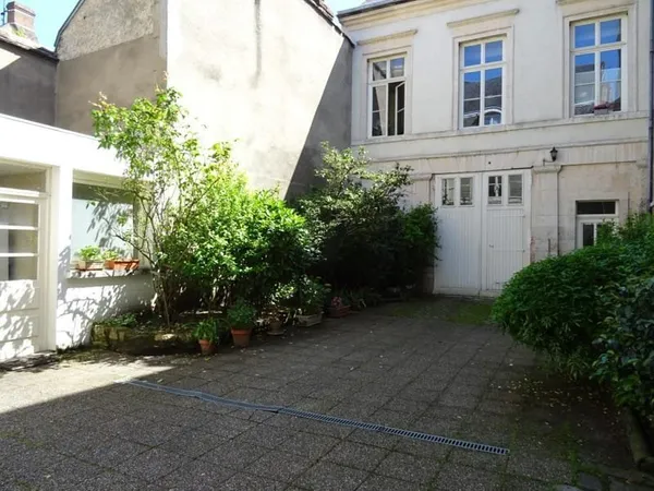 ORLEANS - HYPER CENTRE - RUE DES FAUCHETS - HANGAR DE 35 M2
