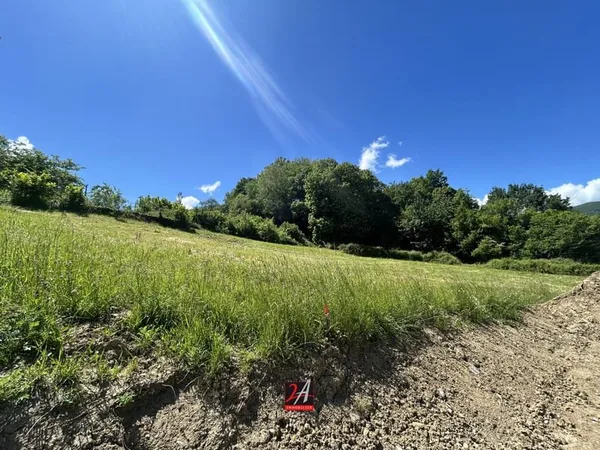 Terrain constructible - 748m2 - LORNAY