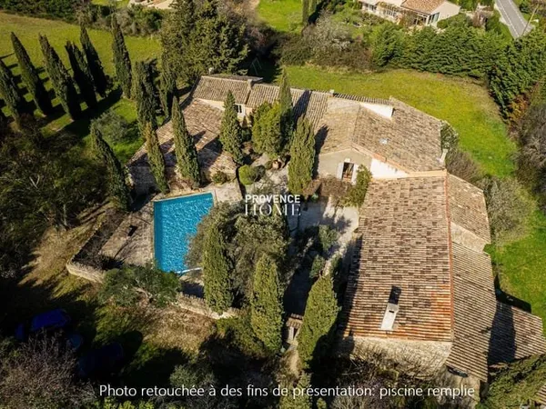 A Vendre Magnanerie Du XIIIème Avec Piscine Maubec Luberon Provence