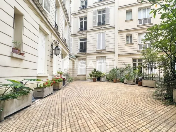 Petit refuge parisien d'exception au coeur du 17e