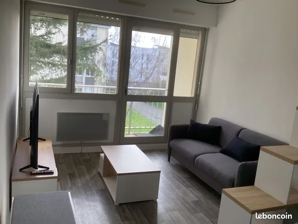 T1 bis meublé 30 m² + balcon + ascenseur - Fibre - Prêt à vivre - 600 CC - Angers