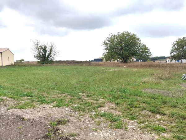 À vendre terrain à bâtir 1 111 m² CELLES (17520)