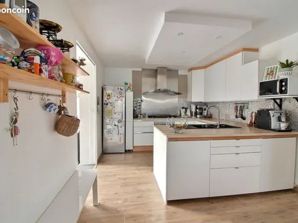 Maison 7 pièces 219 m²