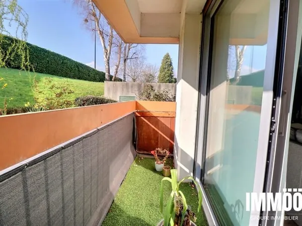 Bel appartement 3 pièces avec balcon et garage dans cadre verdo