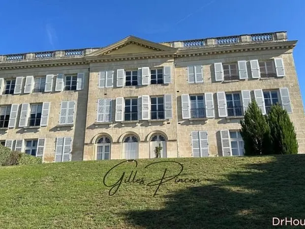 Limay Duplex 85 M² au coeur dun château du Xiv siècle