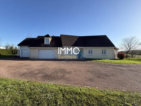 Maison de plain-pied - 3 chambres - Terrain de 3 957 m²