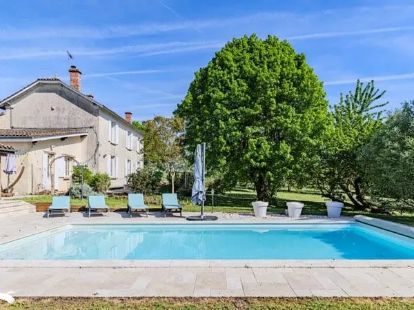 Maison 5 pièces 245 m²