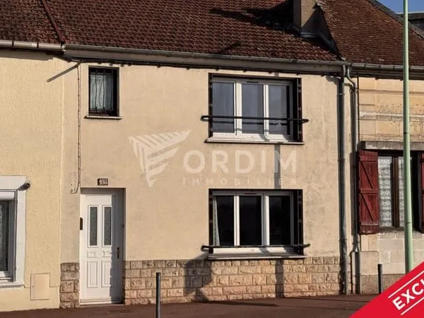 COSNE SUR LOIRE, maison ancienne d'env. 85 m² avec deux chambres, terrain de 410 m²