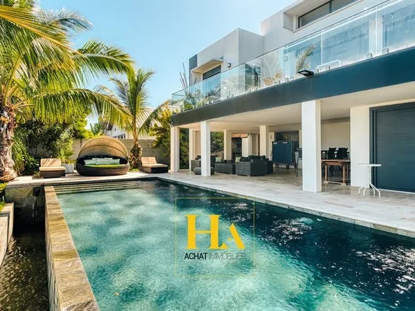 Villa T4 et dépendances à Saint Gilles les bains
