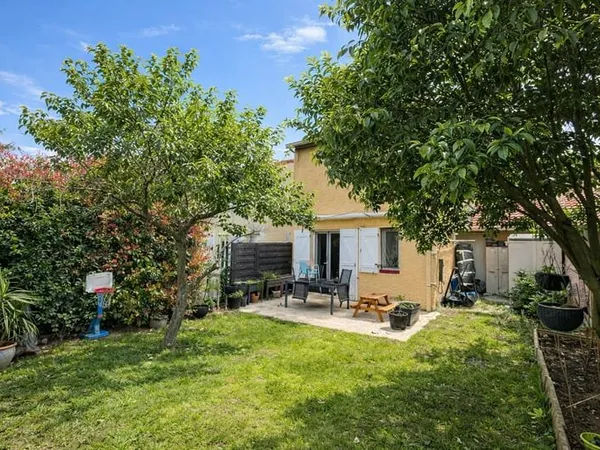 Maison familiale avec jardin 3 chambres Garage
