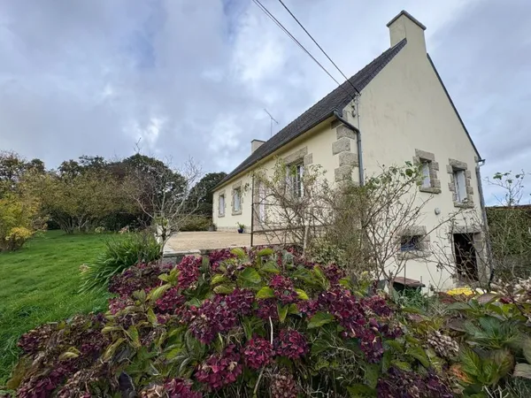 Maison à Plaintel , grand terrain de 6130m²