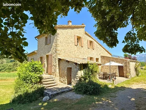 Maison 8 pièces 210 m²