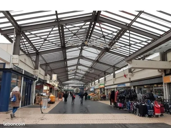 Local tous commerce centre commercial la verriere