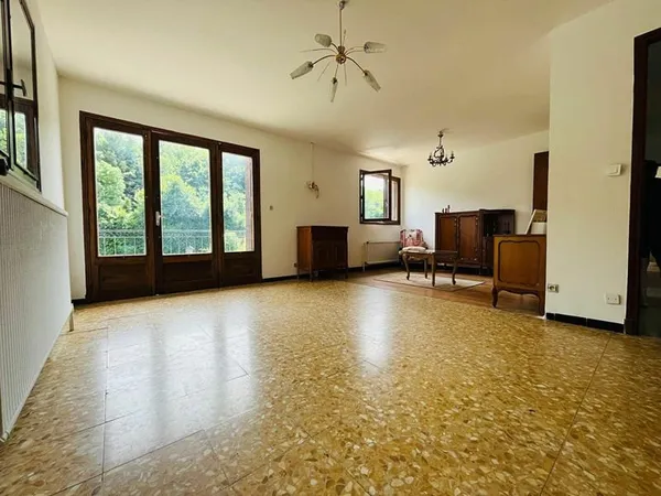 Maison de 198,95 m² avec 3 logements indépendants