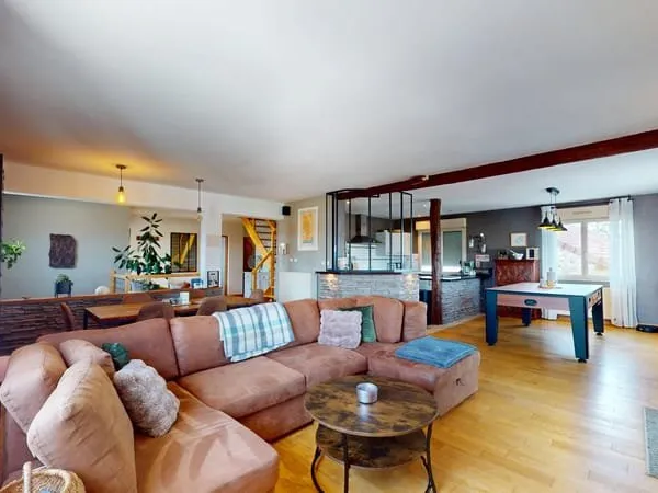 Appartement avec terrasse, balcon et stationnements
