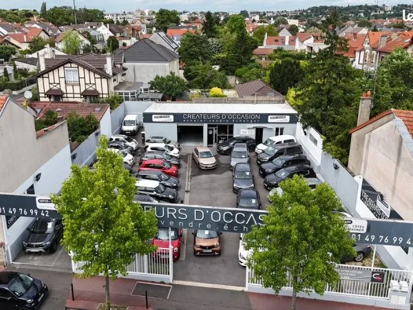 GARAGE AUTOMOBILE /CONCESSION AUTOMOBILE+BAIL ACTIVITE MECANIQUE - Surface totale 800 m²-ST-MAUR DES