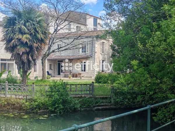 Maison Vente La Crèche 6p 178m² 536000€