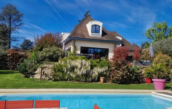 Maison Charbonnieres Les Bains 7 pièce(s) 207 m2