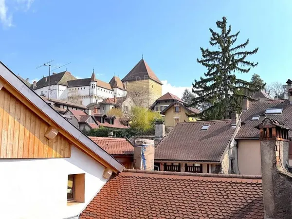 Annecy Vieille Ville - Duplex dernier étage 121 m² utiles - Vue château