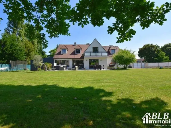 Maison 9 pièces 238 m²