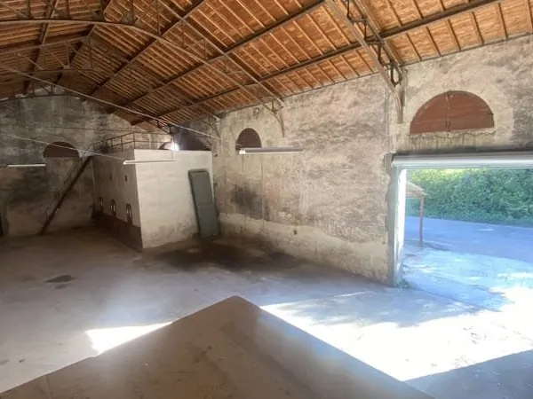 Entrepôt de 321m2 pour stockage axe Lunel- Grande Motte
