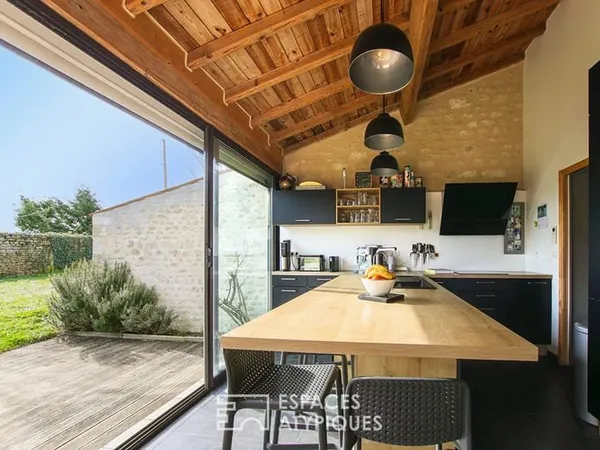 Maison de charme au coeur d'une petite cité de caractère