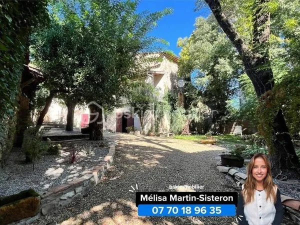Maison 9 pièces 256 m²