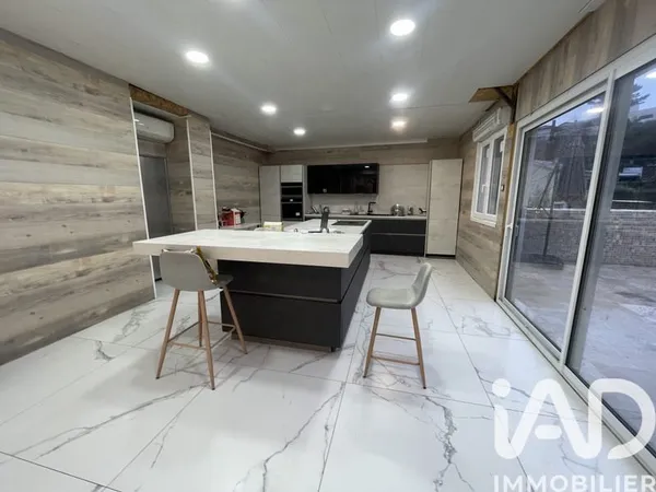 Maison avec appartements 944 m²