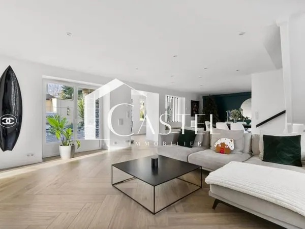 Villa 10 pièces 300 m²