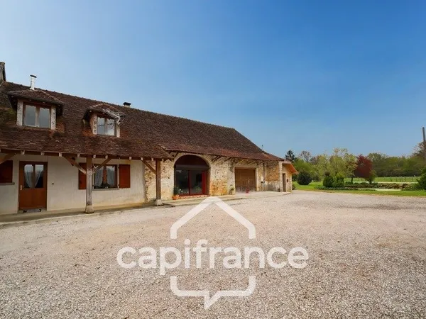 Ancienne ferme bressane, 3 chambres avec grand terrain et dépendances - Au calme, proche de Lons-le-