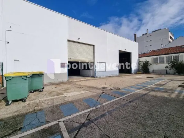 Local commercial 680 m²