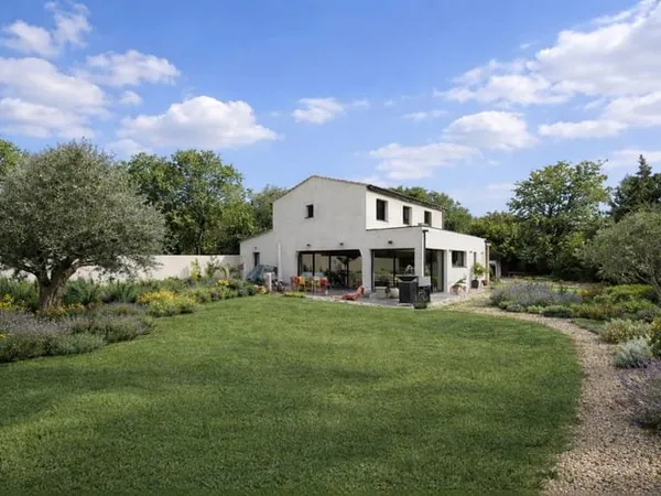 MAGNIFIQUE MAS RENOVE AU COEUR DES ALPILLES