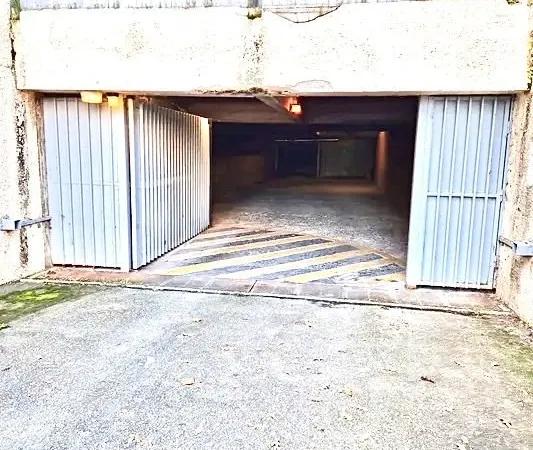 Garage box fermé sécurisé - RENTABLE - Toulouse Reynerie